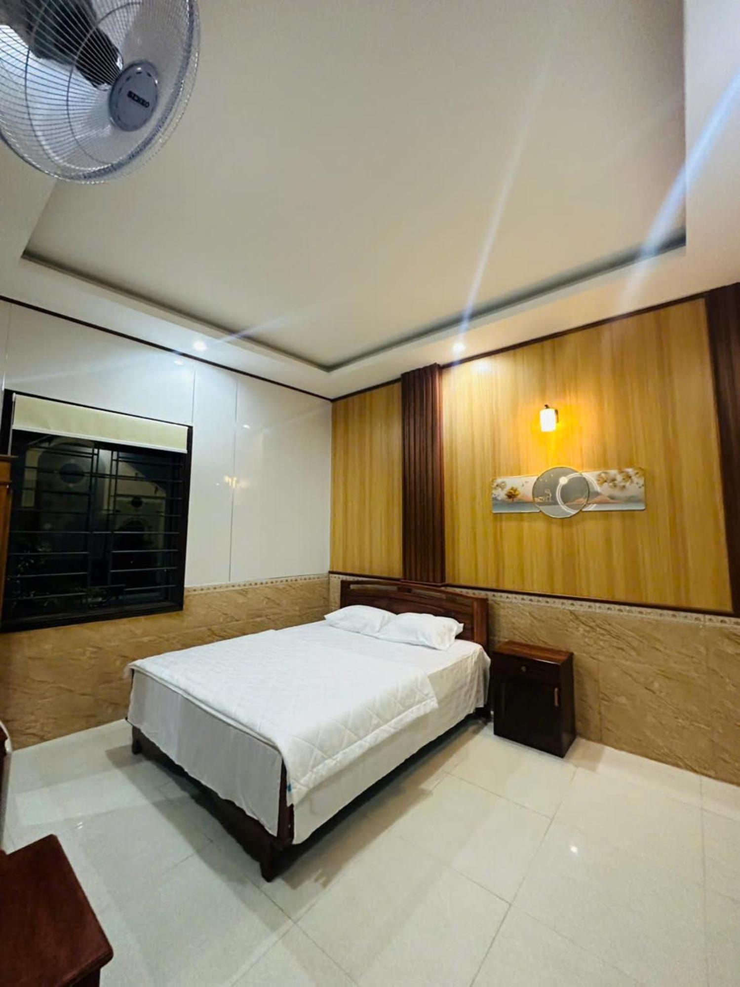 Binh Minh Hotel Плейку Экстерьер фото